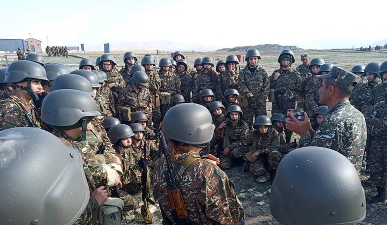 Կանանց առաջին վաշտը պատրաստություն է անցնում