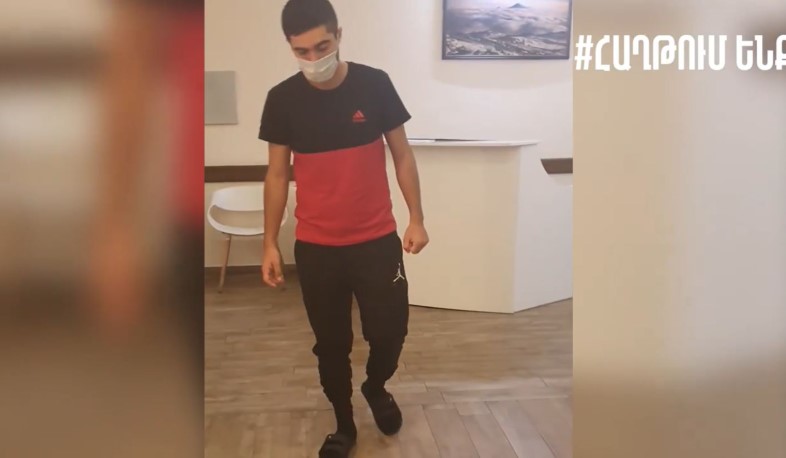 Արմենը հոկտեմբերի 2-ին ստացել է բեկորային միջանցիկ վիրավորում, այսօր արդեն քայլում է առանց ձեռնափայտի