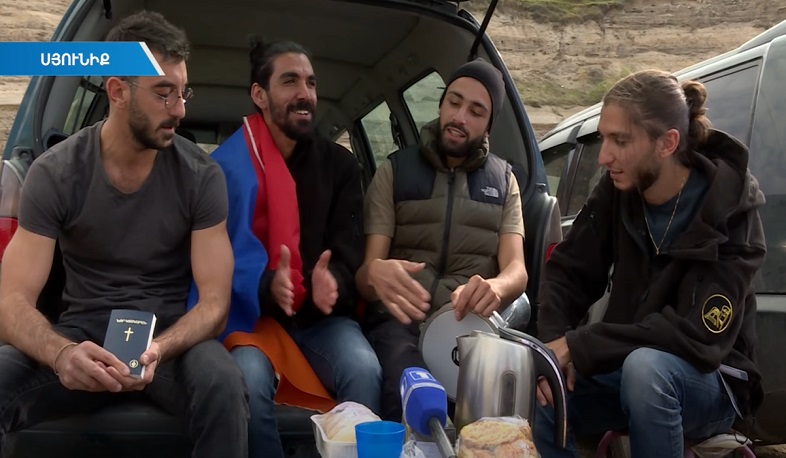 Ադրբեջանական ֆեյքնյուզում՝ «վարձկան», Հայաստանում՝ Նոր Կտակարանը ձեռքներին սփյուռքահայ կամավորները