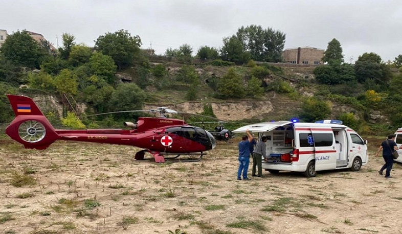 «Արիության համար» մեդալներ՝ բուժծառայության մայորներ Հովհաննես Հովհաննիսյանին, Իշխան Նավասարդյանին և ծառայող Անյուտա Թադևոսյանին