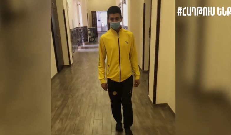 Հոկտեմբերի 10-ին աջ ազդրի հրազենային վիրավորում ստացած Ալենն այսօր արդեն ինքնուրույն քայլում է