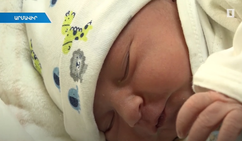 Արցախցի կինն Էջմիածնում ծնված 8-րդ երեխային անվանակոչել է Արցախի նախագահի պատվին