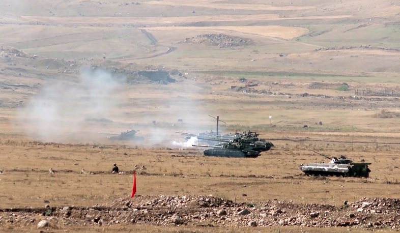 В южном направлении зоны конфликта подразделения АО уничтожили три вражеских танка