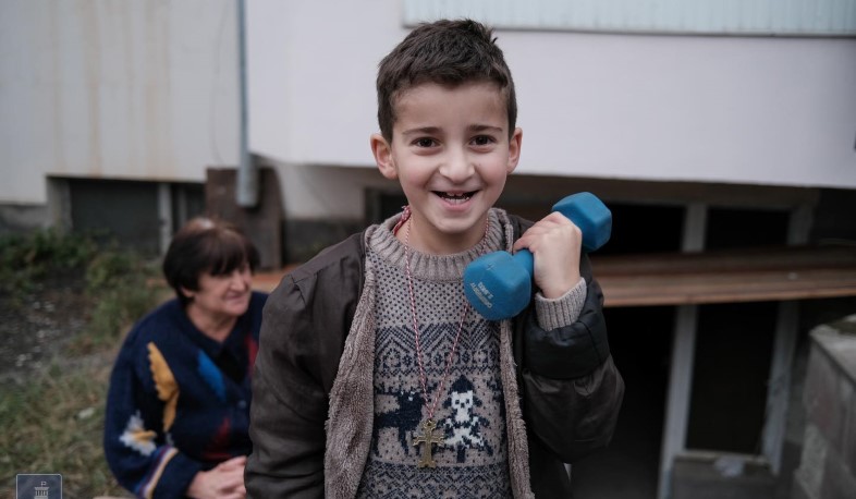 Жизнь 8-летнего Миграна в Степанакерте. Фотографии