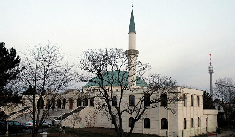 Австрия закрыла мечеть, пообещав закрыть и многие другие