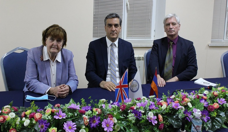 Арман Татоян представил Кэролайн Кокс доказательства злодеяний азербайджанской стороны