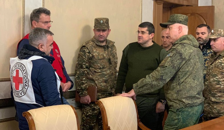 ԱՀ նախագահը հանդիպել է ՌԴ խաղաղապահ զորակազմի հրամանատարի և Կարմիր խաչի բարձրաստիճան ներկայացուցչի հետ