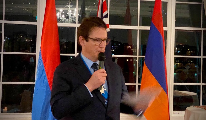 Джон Ди предлагает навредить турецкому международному бизнесу в Twitter