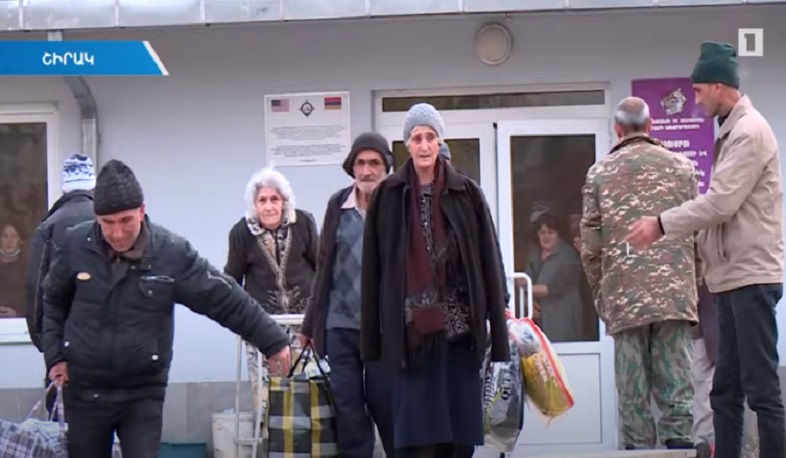 Պատերազմի օրերին Գյումրիում ապաստանած ստեփանակերտցիների մի խումբ այսօր վերադարձել է Արցախ