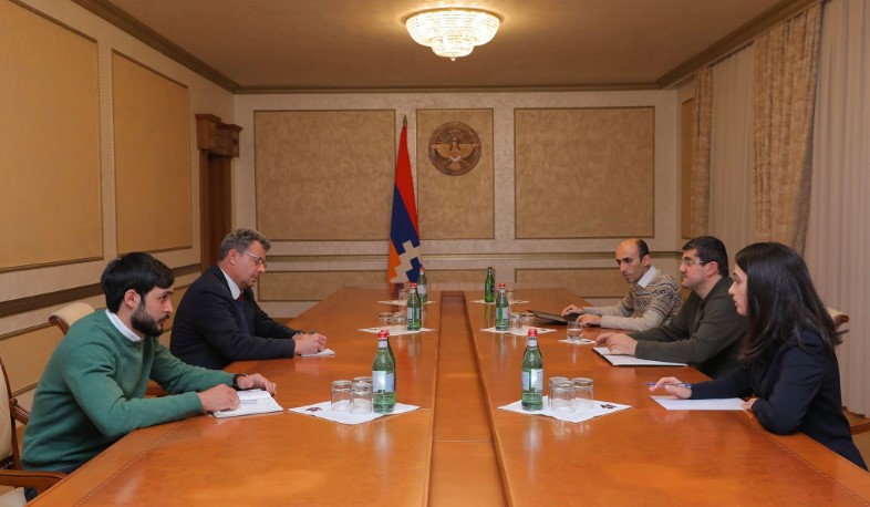 ԱՀ նախագահն ընդունել է Կարմիր խաչի միջազգային կոմիտեի առաքելության բարձրաստիճան ներկայացուցիչ Պասկալ Հունտին