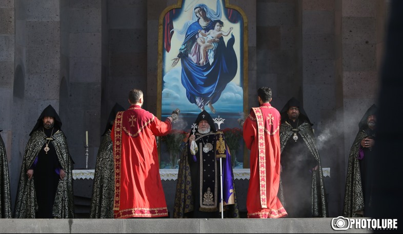 Հիշատակի արարողություն՝ հանուն հայրենիքի նահատակվածների համար. լուսանկարներ