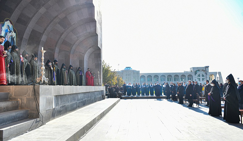 Президент Армении принял участие в поминальной церемонии