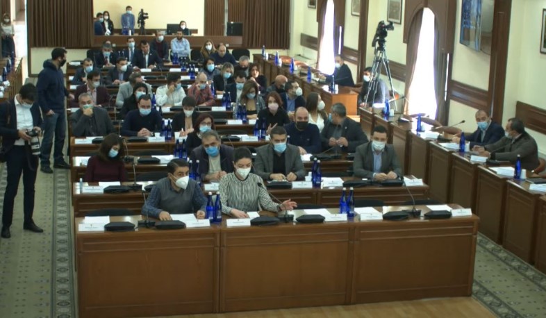 Փոփոխություններ Երևանի ավագանու կազմում. «Իմ քայլի» անդամներից մեկը վայր է դրել մանդատը, մյուսը՝ դուրս եկել խմբակցությունից