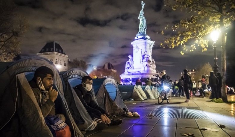 Париж: Полиция разогнала палаточный лагерь мигрантов