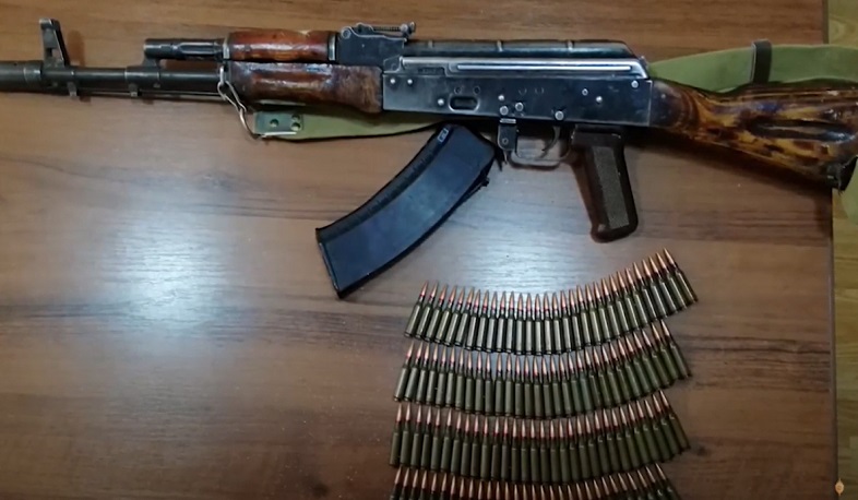 Ոստիկանության բաժիններում Արցախից բերված զենք-զինամթերք է հանձնվել