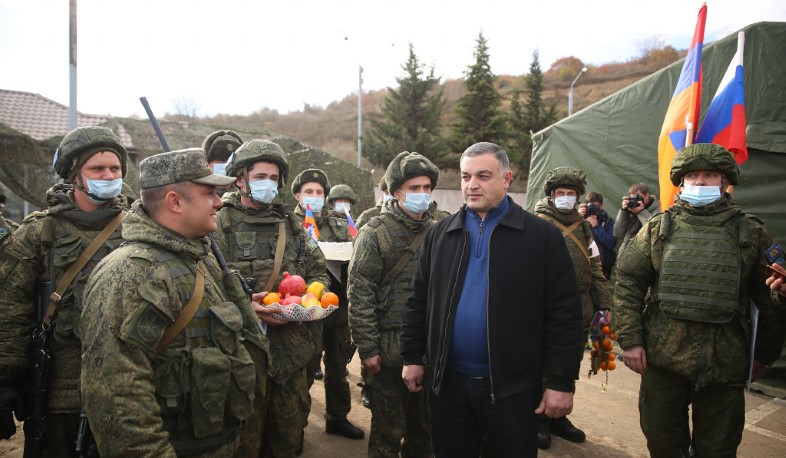 Ստեփանակերտի քաղաքապետն այցելել է խաղաղապահների տեղակայման վայր