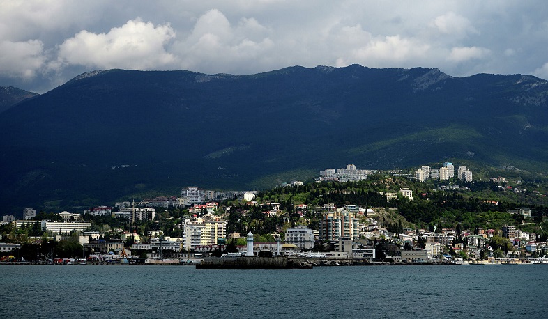 В Госдуме предложили Франции вслед за Карабахом признать статус Крыма