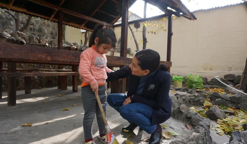 Աննա Հակոբյանը շրջայցեր է կատարում հումանիտար օգնության կայաններում