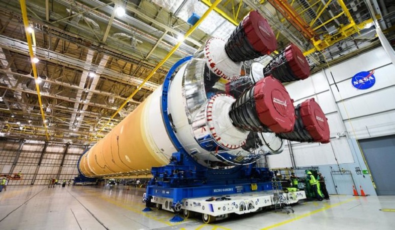 Во Флориде начали собирать огромную ракету НАСА для полета на Луну