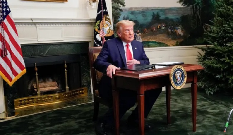 Дональд Трамп дал пресс-конференцию за «детским столиком»