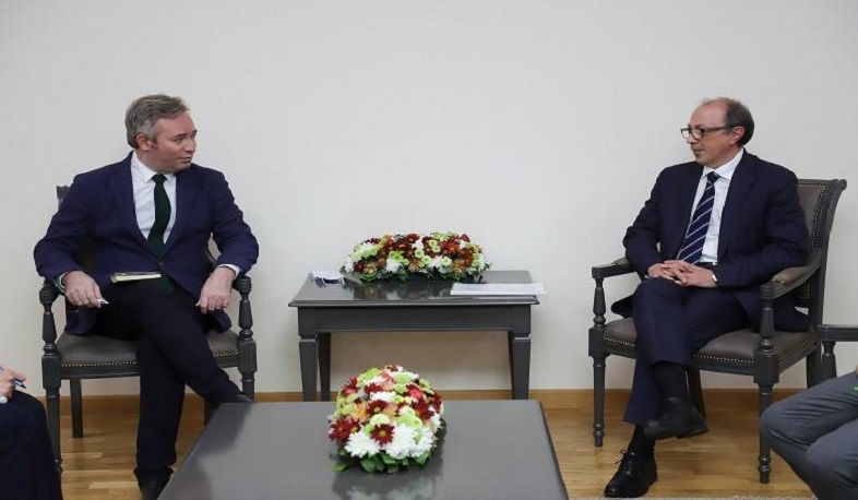Ара Айвазян встретился с госсекретарем иностранных дел Франции