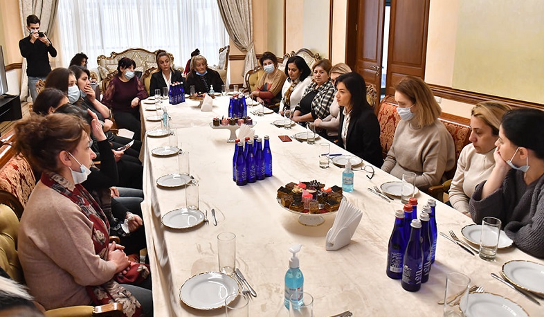 Աննա Հակոբյանը հանդիպել է Արցախյան պատերազմում գերեվարված, անհետ կորած զինծառայողների մայրերի հետ