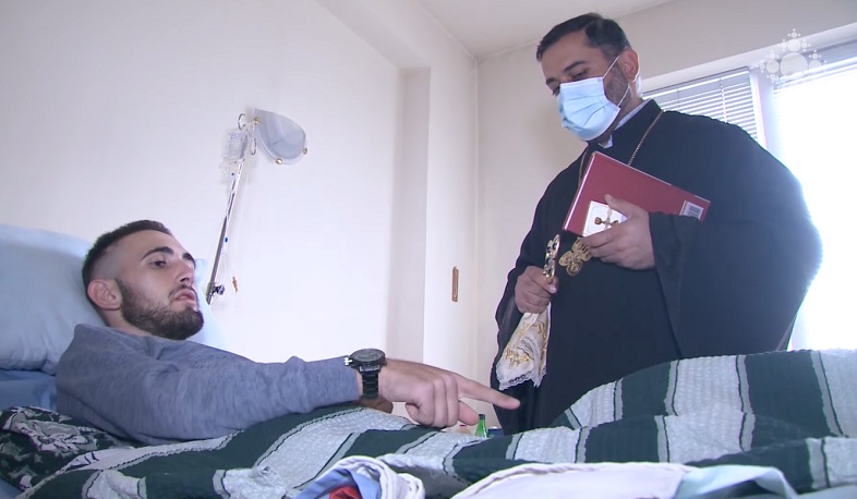 Գնդերեցն այցելել է վիրավոր զինվորներին