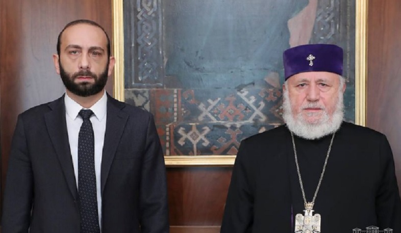 ՀՀ ԱԺ նախագահը հանդիպել է Ամենայն Հայոց Կաթողիկոսի հետ