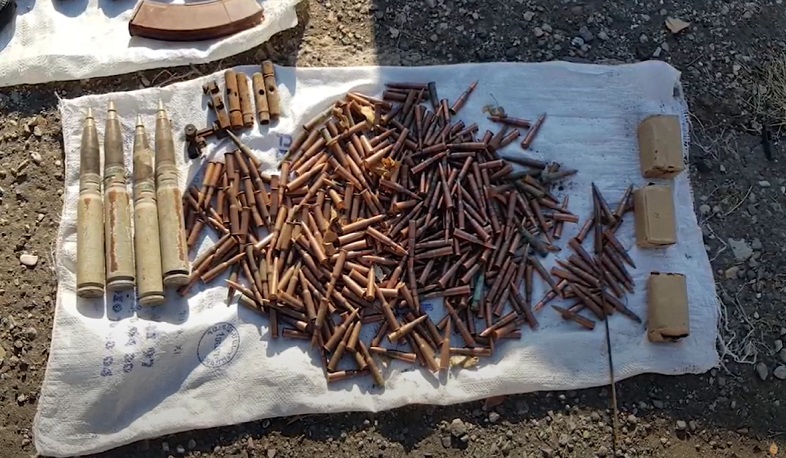 Ոստիկանության բաժիններում Արցախից բերված զենք-զինամթերք է հանձնվել