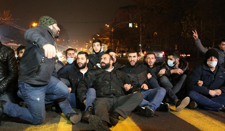 Քաղաքացիներն այսօր փակել են Երևանի բանուկ խաչմերուկները