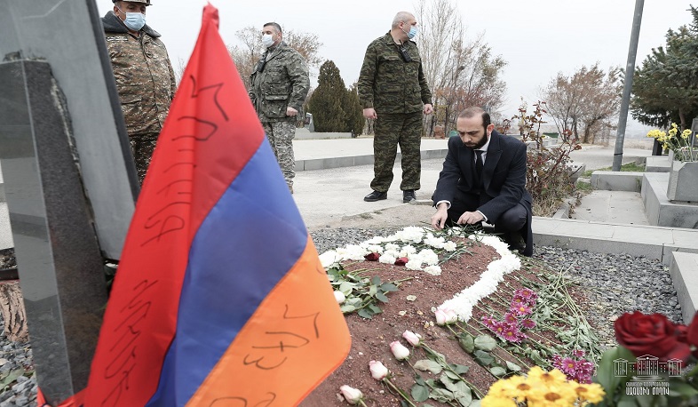 NA Speaker paid tribute to the memory of the martyred heroes in Yerablur