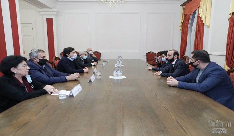 Арарат Мирзоян обсудил вопросы, связанные с Арцахской войной, с представителями академического сообщества