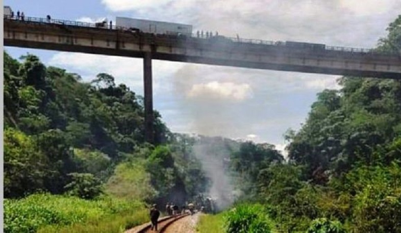 В результате падения автобуса с эстакады в Бразилии погибли 17 человек