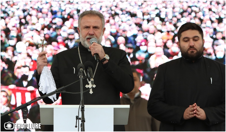 Ամենամեծ ցավն այն է, որ հայ զինվորների մարմինները դեռևս գտնվում են ռազմի դաշտում. Տեր Հովհաննես