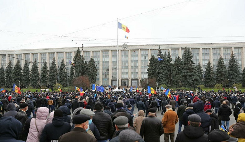Антиправительственный митинг в Молдавии