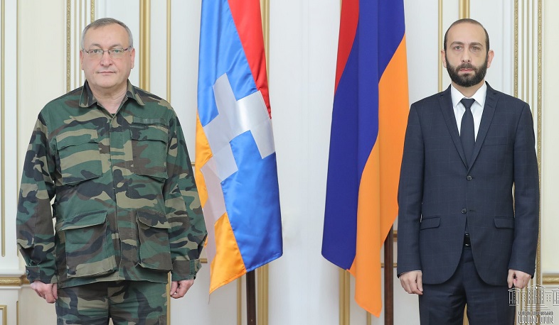 Թե՛ Հայաստանում, թե՛ Արցախում անհրաժեշտ է ապահովել ներքին կայունություն. Արարատ Միրզոյանը հանդիպել է Արթուր Թովմասյանի հետ