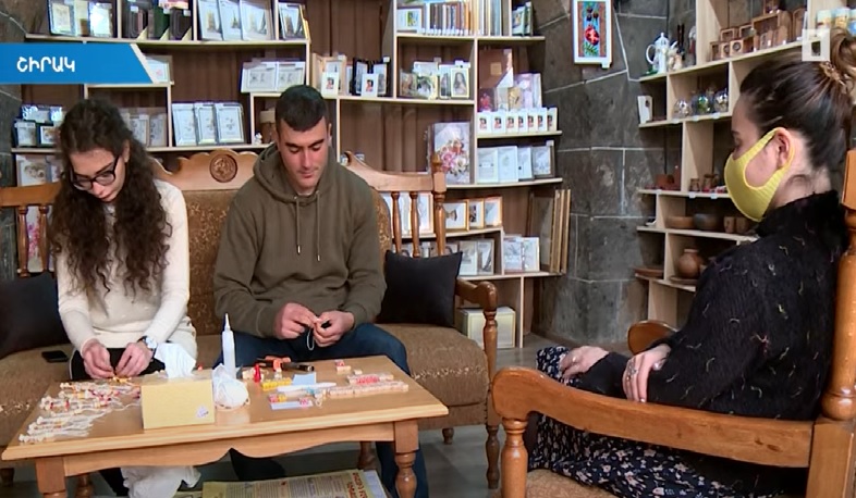 Գյումրիում ամեն օր ծնունդ են առնում փայտե «Գյումրիկներ»