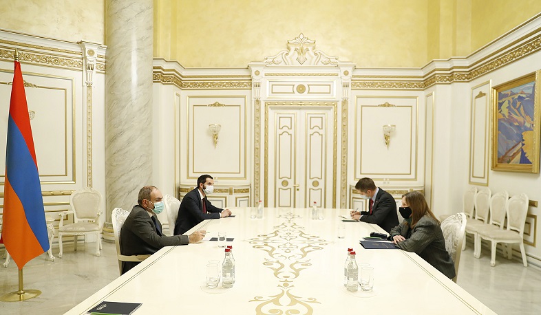 Премьер-министр РА встретился с послом США в Армении