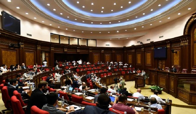 Հին անձնագրերի տրամադրման ժամկետը կերկարաձգվի մեկ տարով. ԱԺ-ն ընդունեց երեկ քննարկած այդ և մյուս նախագծերը