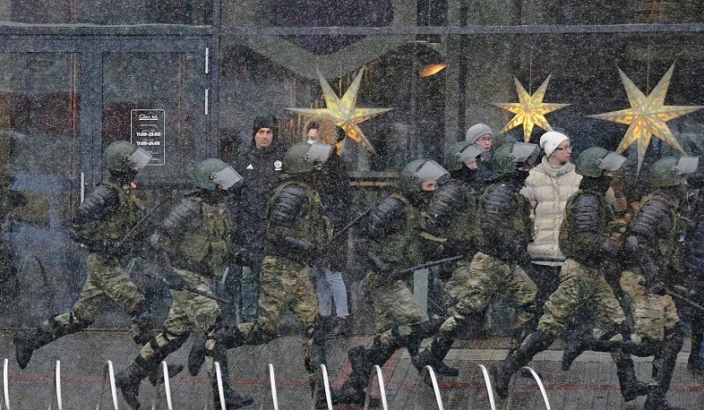 В Белоруссии почтальона обвинили в распространении данных силовиков