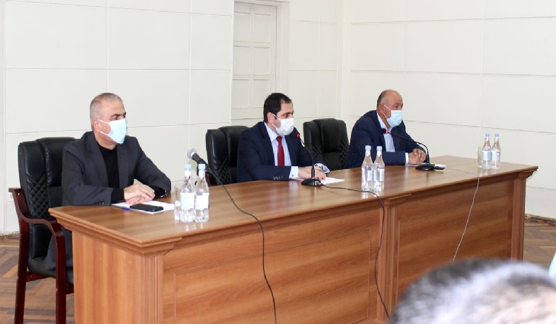 Սուրեն Պապիկյանը Սյունիքի մարզպետարանի աշխատակազմին է ներկայացրել նորանշանակ մարզպետ Մելիքսեթ Պողոսյանին