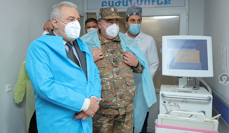 ՀՀ պաշտպանության նախարարն այցելել է զինվորական հոսպիտալ