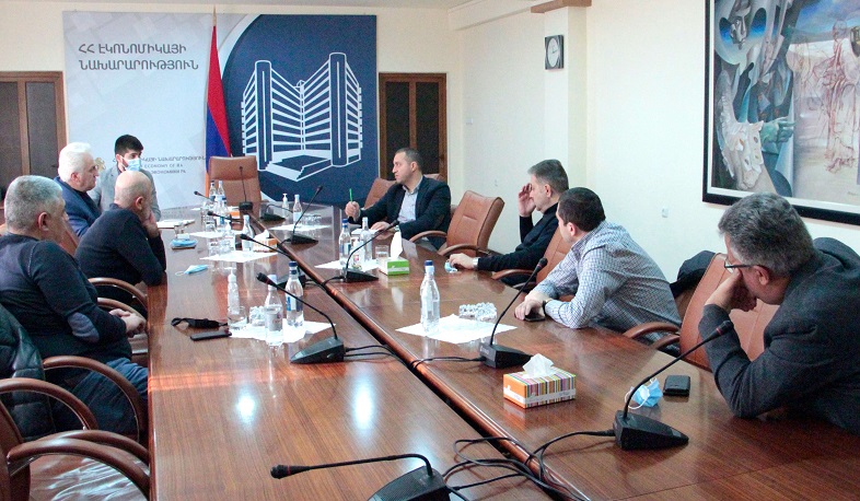 Վահան Քերոբյանը հանդիպել է ջերմատնային տնտեսությունների ներկայացուցիչների և այգեգործների հետ