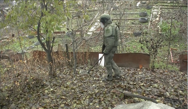Специалистами российского контингента миротворческих сил продолжается работа по разминированию территории Нагорного Карабаха