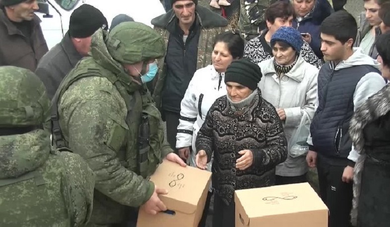 Российские миротворцы доставили гуманитарную помощь в село Ханабад Аскеранского района