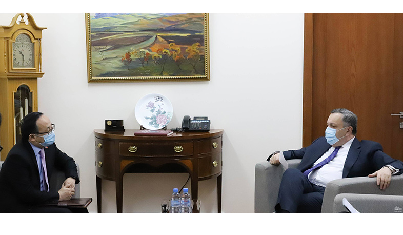 ԱԳ փոխնախարար Ավետ Ադոնցը հանդիպել է ՀՀ-ում ՉԺՀ դեսպան Ֆան Յունի հետ