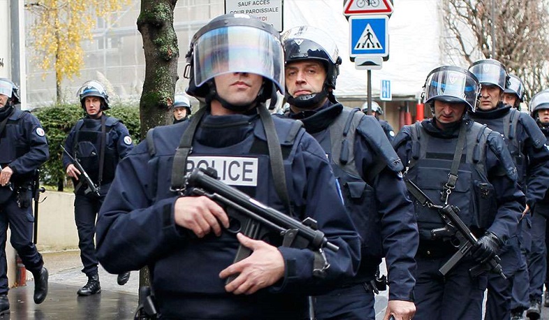 Мужчина захватил заложников во Франции