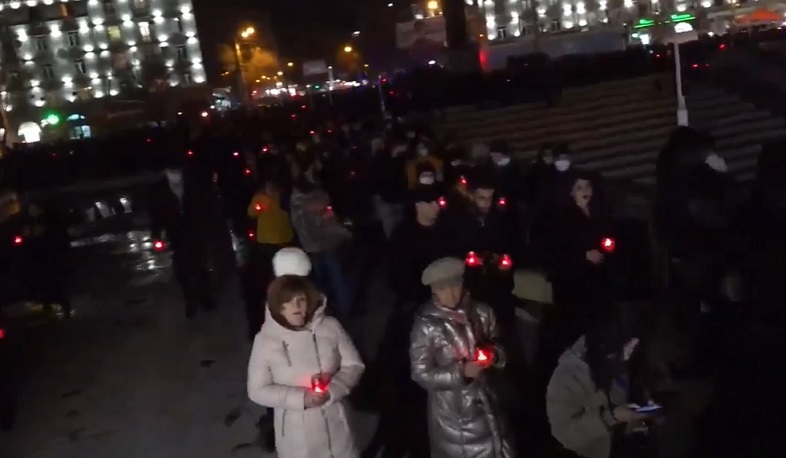 Ջահերով երթ դեպի Եռաբլուր