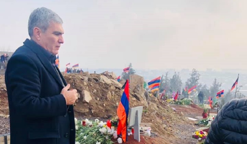 «Հանրապետություն» կուսակցության անդամները հարգանքի տուրք են մատուցել հին ու նոր պատերազմների նահատակներին