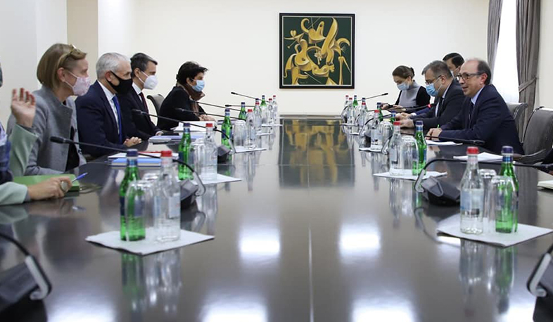 Արա Այվազյանը հանդիպել է ՄԱԿ-ի մշտական համակարգող Շոմբի Շարփի և Հայաստանում ՄԱԿ-ի մասնագիտացված գործակալությունների ղեկավարների հետ